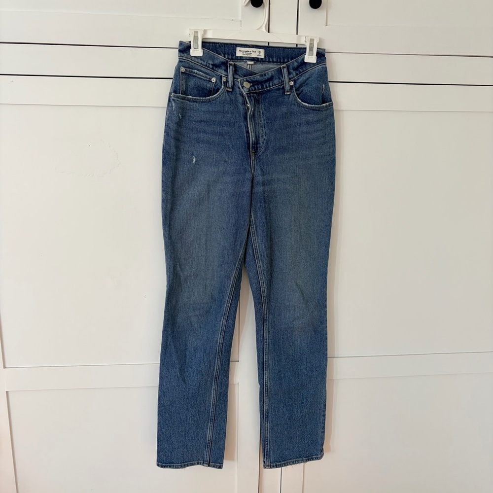 Abercombie & Fitch Curve Love The 90’s Straight Ultra High Rise Jeans Size 2/26